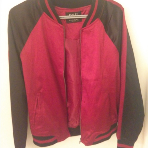 Red jacket - Picture 2 of 3